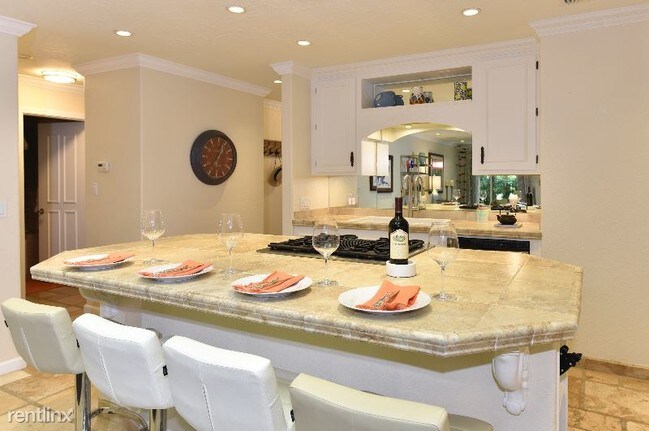Building Photo - 2 br, 2 bath Condo - 222 Vista Ct.