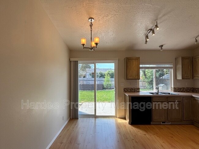 Foto del edificio - 2411 W Baystone Dr