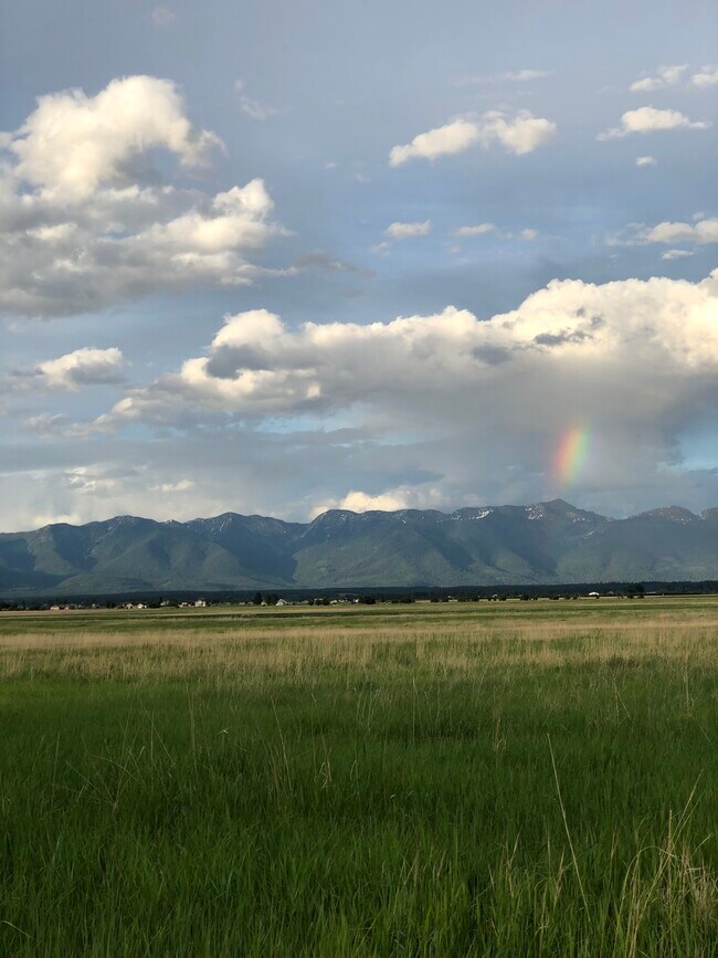 Foto del edificio - 391 N Somers Rd