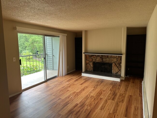 Foto del edificio - 4641 W Lake Sammamish Pky SE