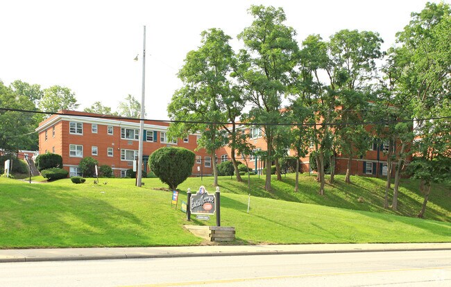 Building Photo - Euclid Terrace - Deegan Management