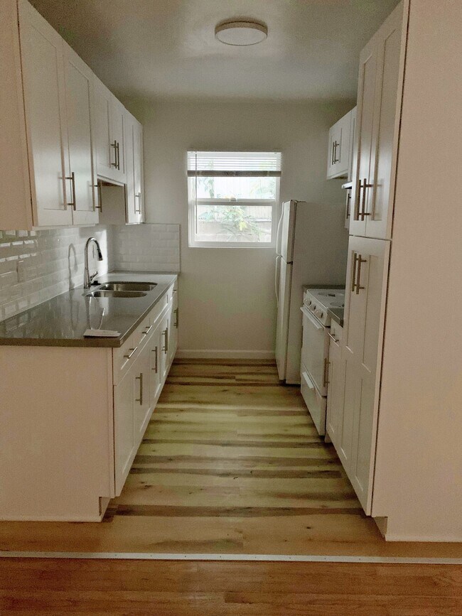 Foto del edificio - 1231 N Formosa Ave