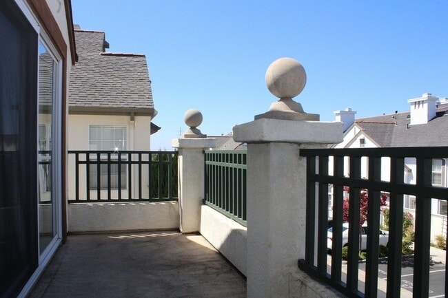Foto del edificio - Great 2B/2BA Townhome in Scripps Ranch w/ New Carpets, A/C & Swimming Pool!