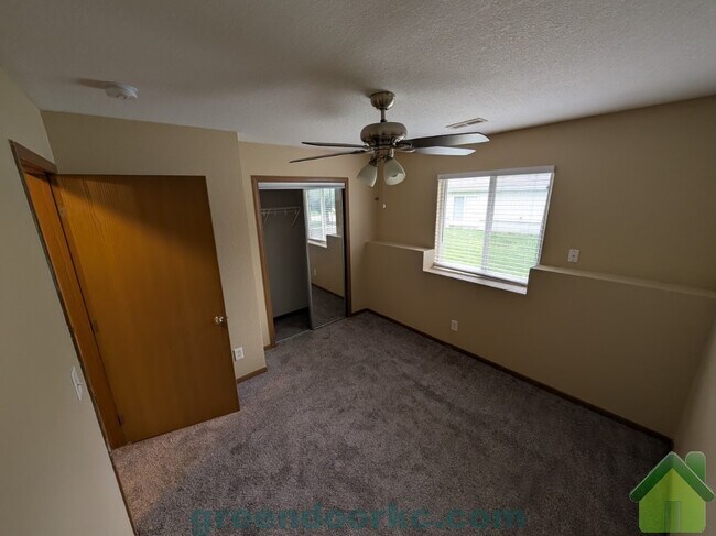 Building Photo - 914 Fall Meadow Ln