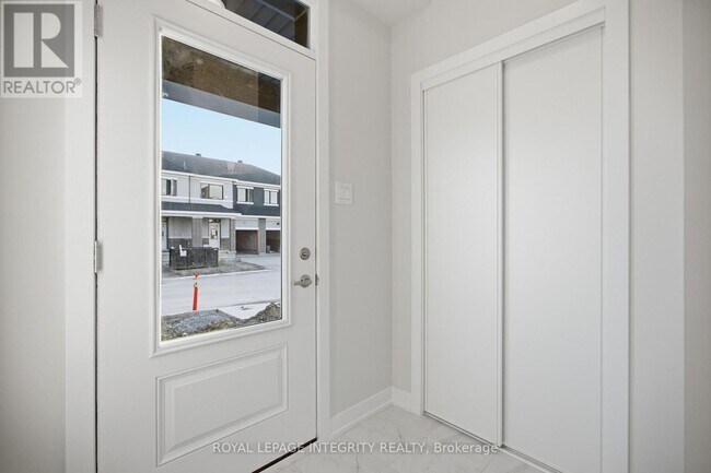 Building Photo - 735 Haflinger Row
