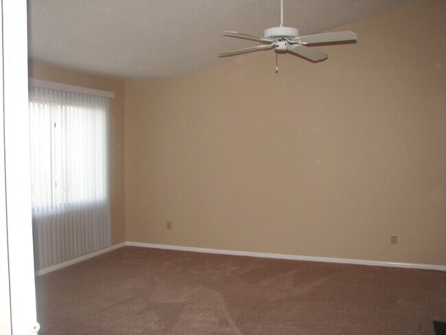 Building Photo - 302 Michelle Ct