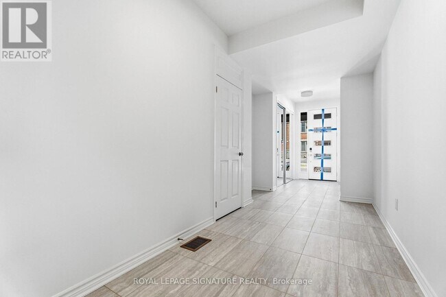 Building Photo - 111 Avani Ave
