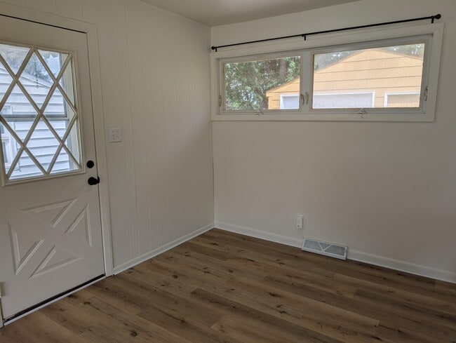 Building Photo - 311 Stewart Dr