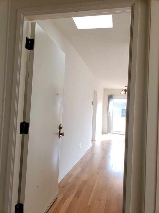 Building Photo - 1729 Armacost Ave