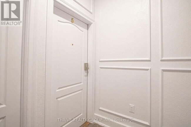 Building Photo - 140 Ridout St S