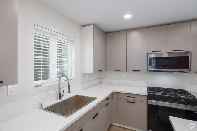 2 habitaciones, 3 baños - 920 pies cuadrados - Cocina - 1317 Punta Gorda Street