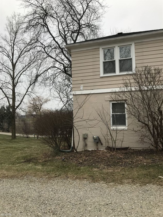 Primary Photo - 5 br, 2.5 bath House - 40705 W 13 Mile Rd