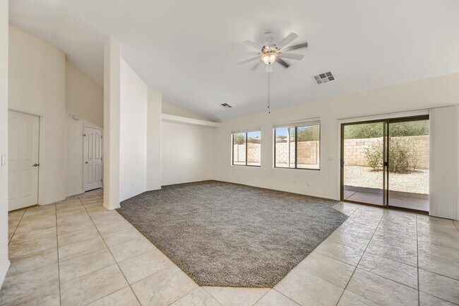 Foto del edificio - 8962 W Grovers Ave