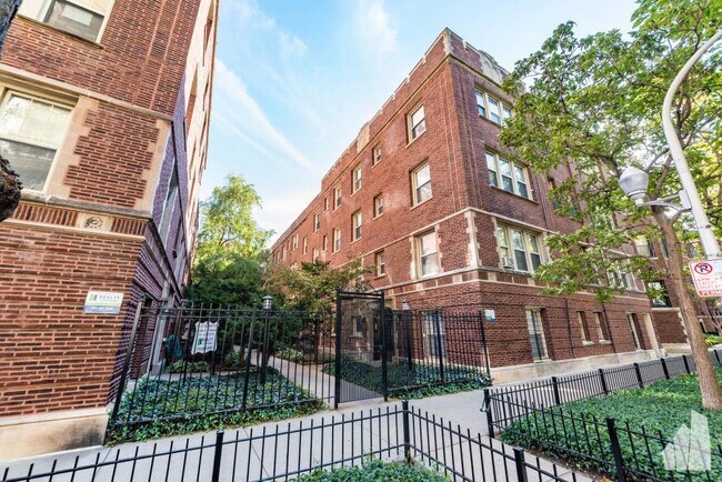 Building Photo - 0 bedroom in Chicago IL 60613