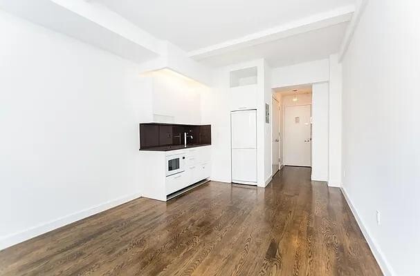 Building Photo - 212 W 91st St