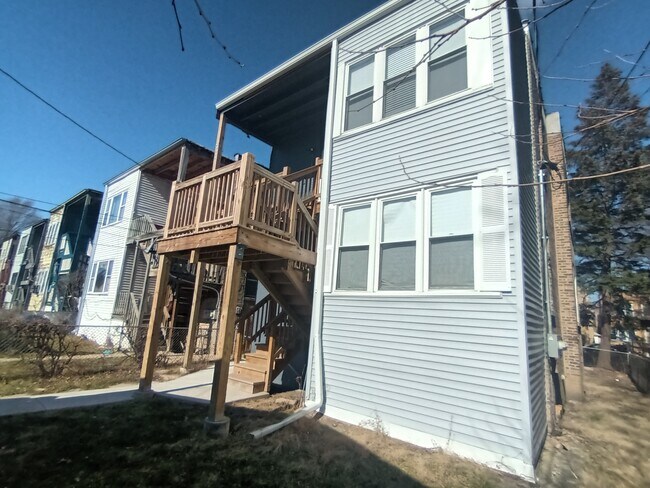 Building Photo - 5505 W Potomac Ave