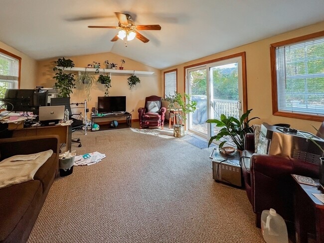 Building Photo - 9 Putney Cir