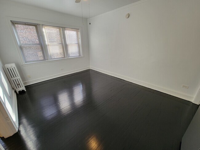 Foto del edificio - 834 W Fullerton Ave