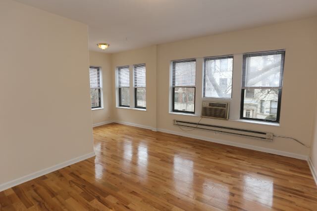 Foto del edificio - 3720 N Pine Grove Ave