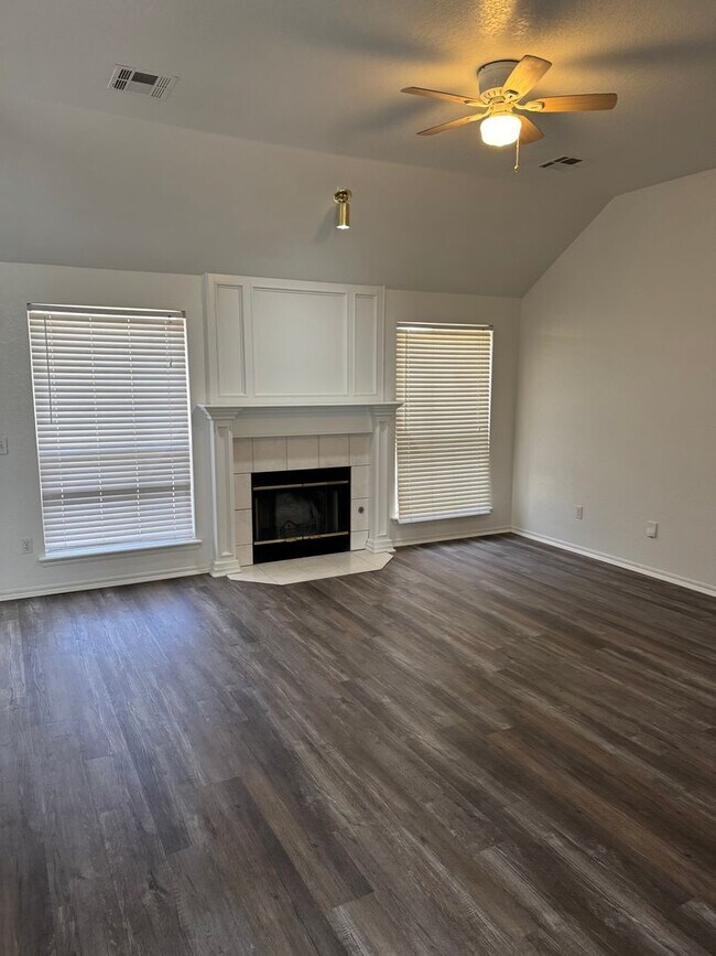 Foto del edificio - Very nice 3 bed + office, in Berkley Addition in west Norman!