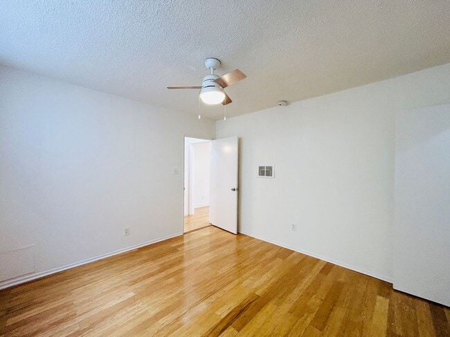 Building Photo - 3645 Kelton Ave