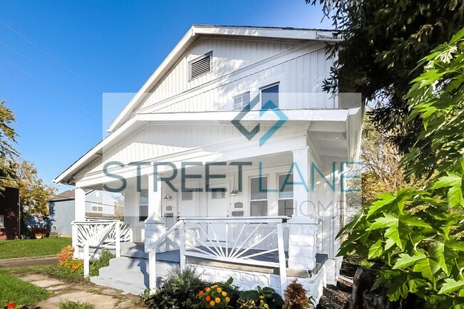 Building Photo - REDUCED! - Now offering $1000 off first fu...
