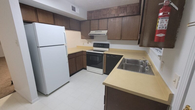 Primary Photo - 12601 Copperwood Dr NE