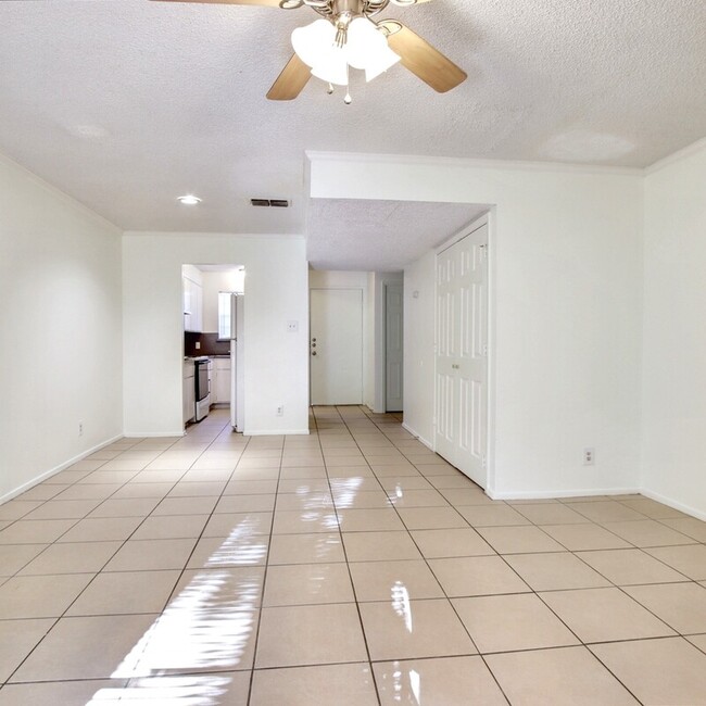 Building Photo - 3830 Coates Cir