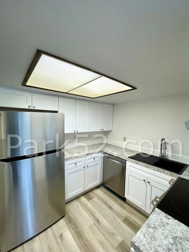 Foto del edificio - Remodeled 2 Bedroom Townhome!