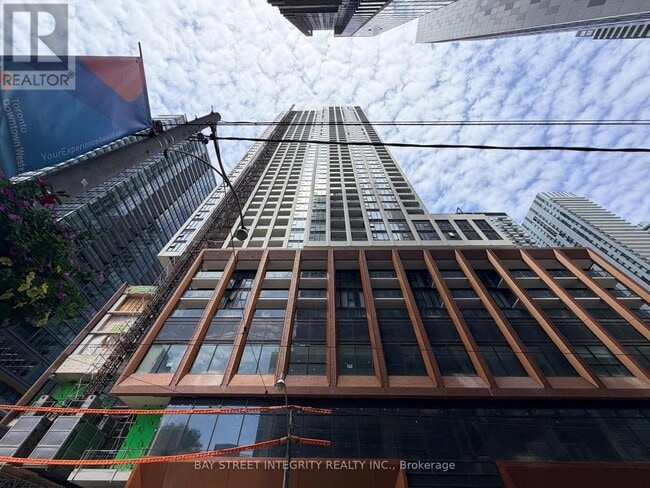 Building Photo - 400 King St W