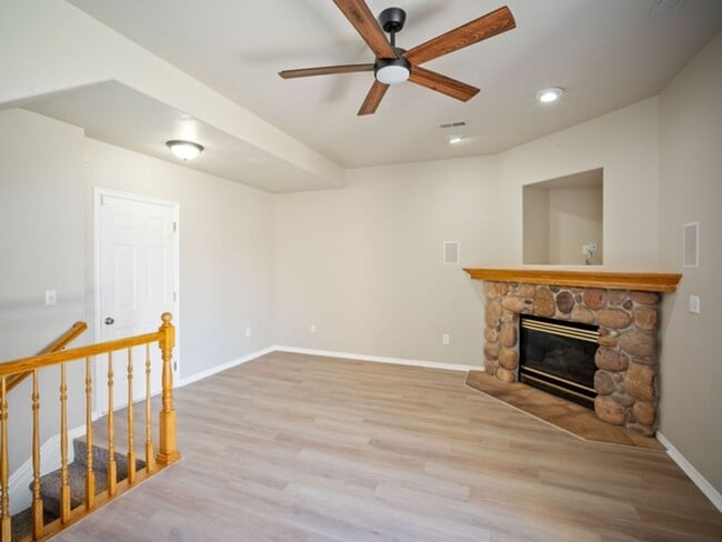 Building Photo - 1602 W Rockbridge Dr