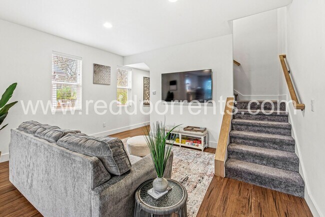 Building Photo - Fully Furnished 3BR/2BA Home in Indianapolis – Modern Comfort!