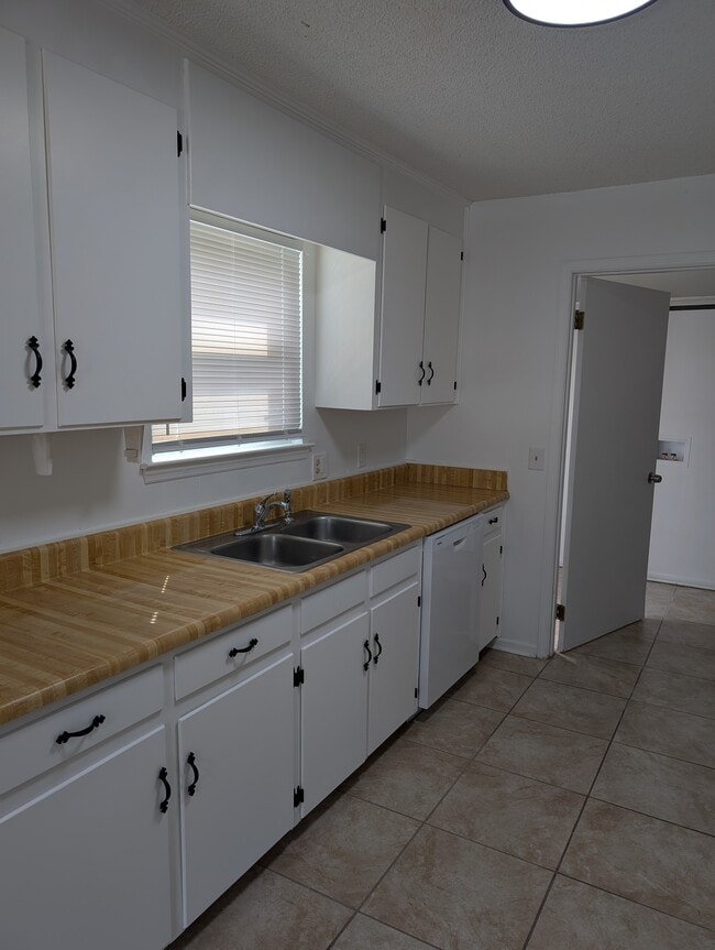Foto del edificio - 542 S Woodburn Dr