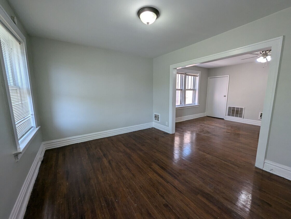 Foto principal - 4750 S Grand Blvd