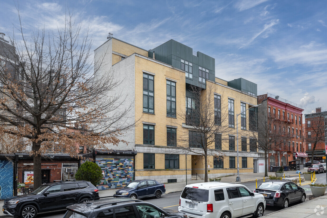 35 Underhill Ave - The Washington