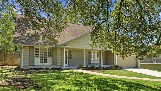 Building Photo - 3206 Albin Dr