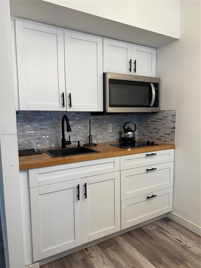 Foto del edificio - 400 Kings Point Dr