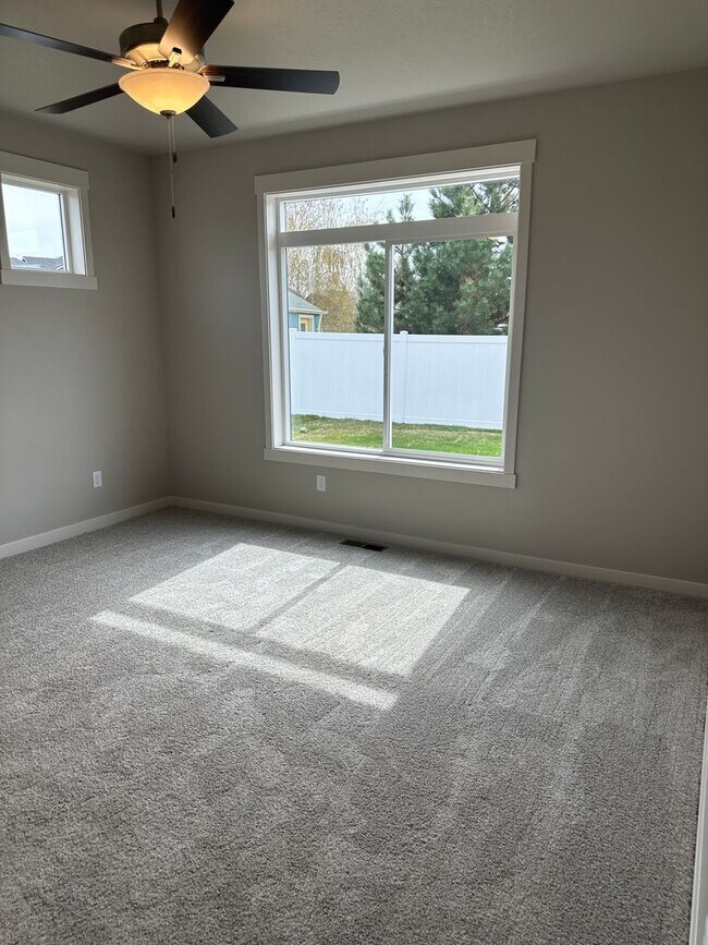 Foto del edificio - Alderbrook Homes, New Construction, XL Home for Rent!