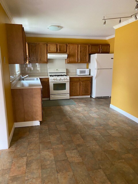 Building Photo - 5 New Haven Dr