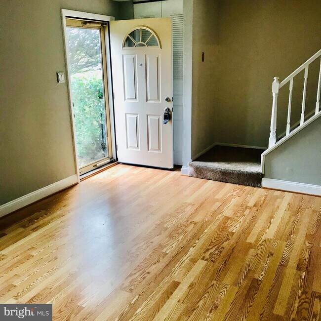 Building Photo - 2 Valley Park Ct