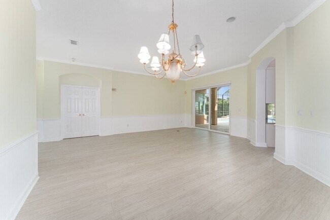 Building Photo - Spacious 5/4 Pool Home Pool with Beautiful...