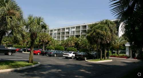 Building View - Lakeshore Club