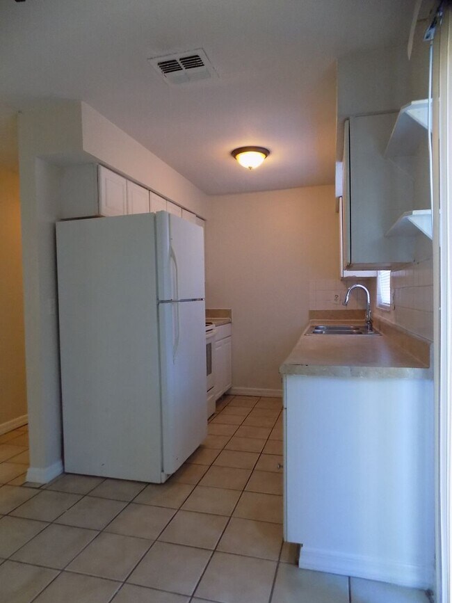 Foto del edificio - 1270 E Harrison St