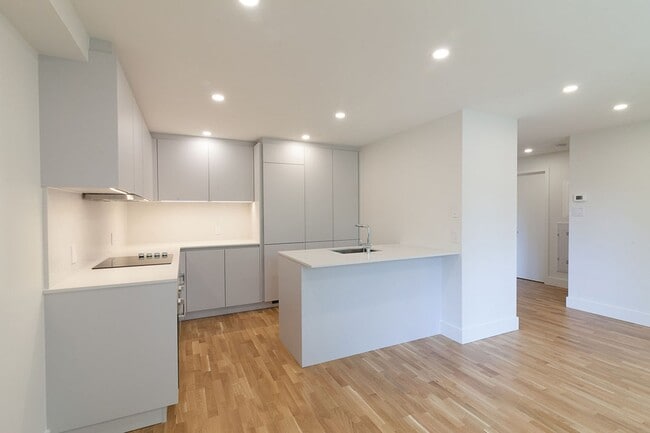 Building Photo - Les Appartements St Lambert