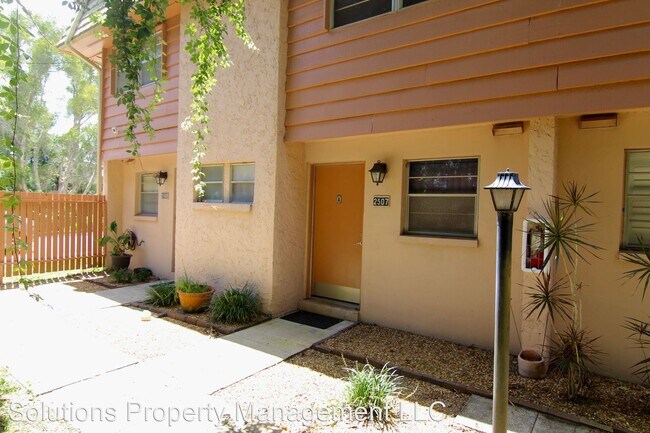 Foto del edificio - 2 br, 1 bath House - 2507 Country Club Dr
