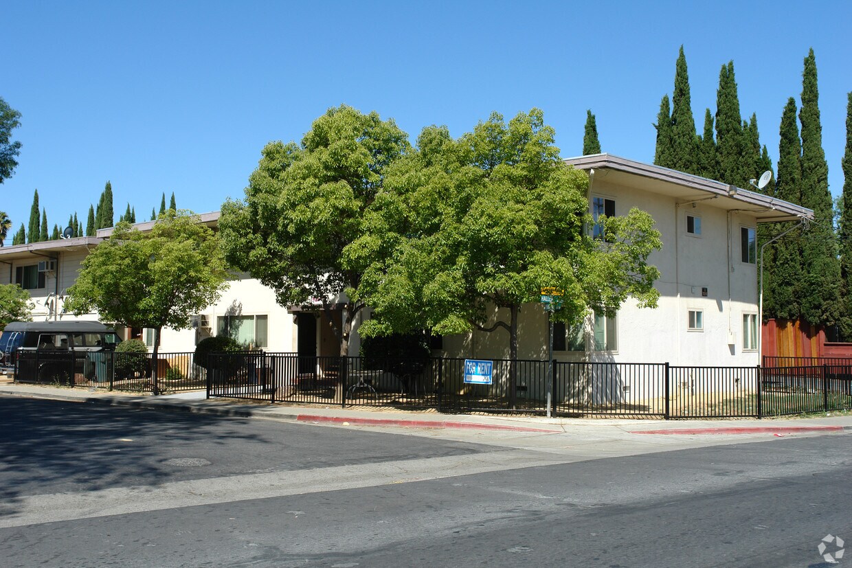 Primary Photo - 1691 Haller Ct
