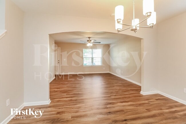 Foto del edificio - 7429 Hidden Creek Dr