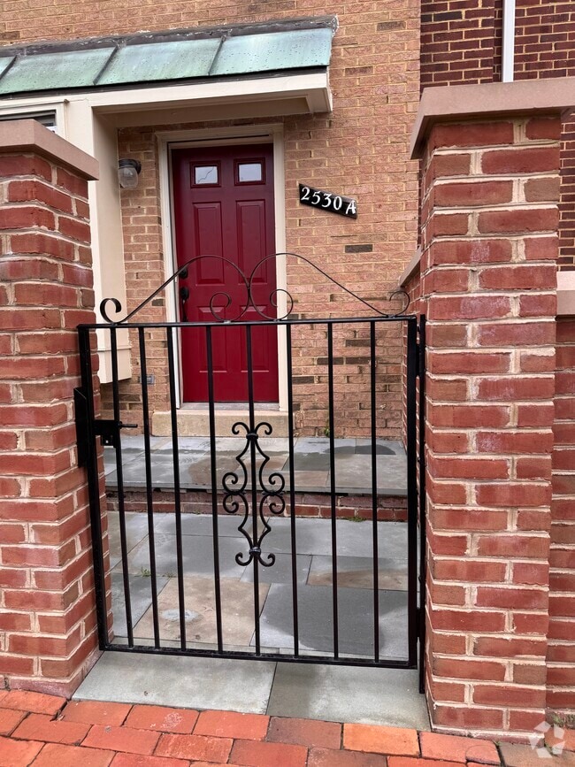 Entrance from parking to patio - 2530 Fairfax Dr
