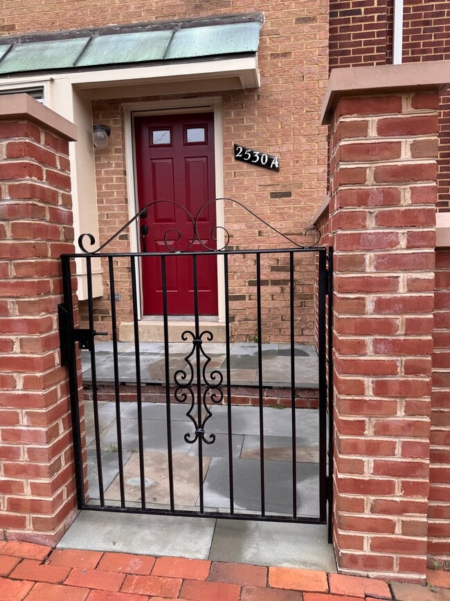 Entrance from parking to patio - 2530 Fairfax Dr