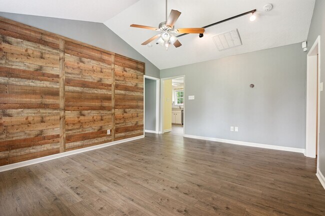 Foto del edificio - Charming Clayton Home with Huge Fenced Yar...